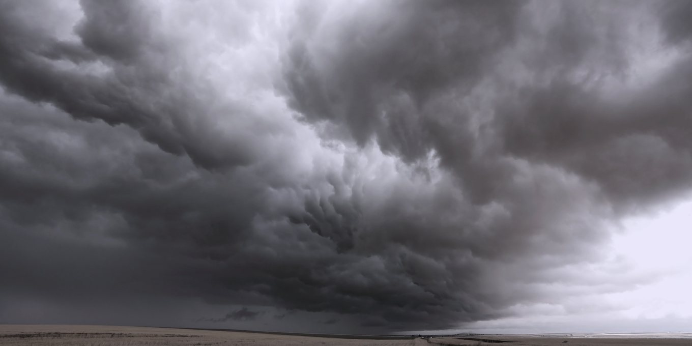 Heavy cloud over a flat horizon