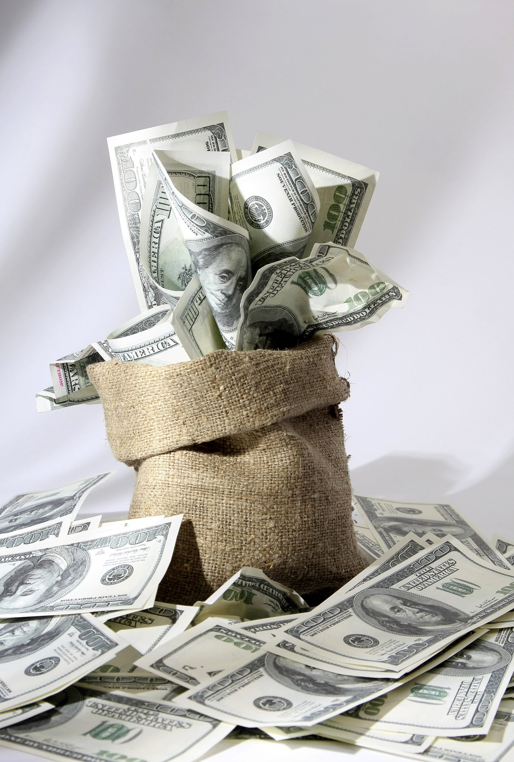 Concejales y representantes por Bogotá advierten sobre la privatización de ETB